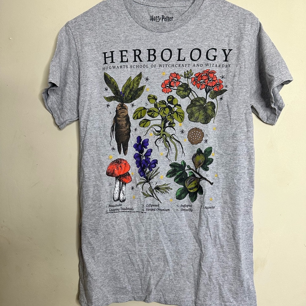 HARRY POTTER HERBOLOGY CLASS GRAY GRAPHIC TSHIRT ADULT S MANDRAKE GILLYWEED